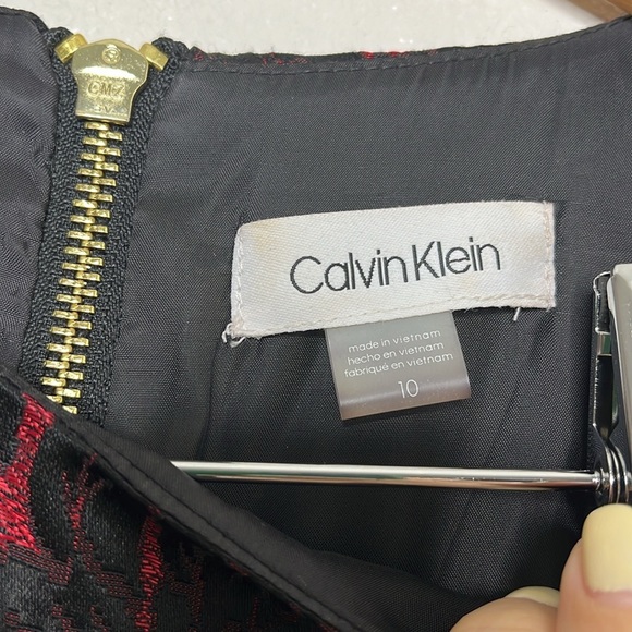 Calvin Klein Red Black Floral Brocade Sleeveless Shift Women Size 10 - Picture 2 of 5